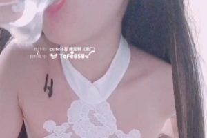 今天,穿白色旗袍和高跟鞋的女生们,在抖音火了。