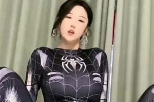 斗鱼人气超火爆顶级颜值顶级身材超完美抖音女神颜不乖最新土豪订制有尺度合集
