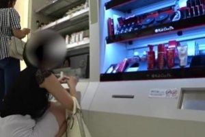 性感御姐街拍精彩瞬间：网红{{网红名字}}带你走进罗马神话中的美人