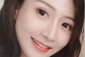 极品美女与男友的网络攻击：颜值高身材火辣，倒立插1V99M，让人心醉心痛