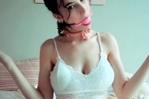 GiuliaWylde火爆视频：清纯大罩杯美人，大罩杯细腰，拥有狂野的气息！