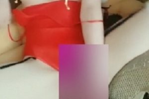 網紅白絲網襪兔女郎VIP原PR無水版紅色後X姿勢搬运收藏百度盘