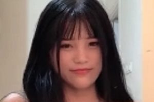 青春可爱OO娃娃脸精神小妹和男友打粑粑，笑起来甜美可人1V+373MB百度盘