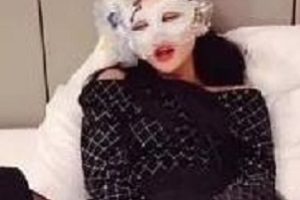 黑丝长靴女神贴心服务:神秘vivian姐的魅力视频