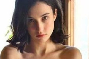 清纯大罩杯美人GiuliaWylde尺度狂野视频合集
