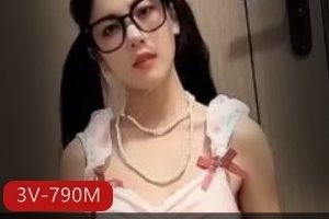 露脸糖心新人创可贴贴最新合集3V790M,调皮可爱自拍,播放量超200W