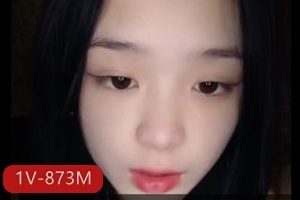 稚鸟系列手机自拍三女学生约帅哥尝J果最新合集1V873M,幼嫩娇艳