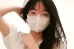 窗台少女小雪私拍展示优质蜜桃1V667M诱人曲线