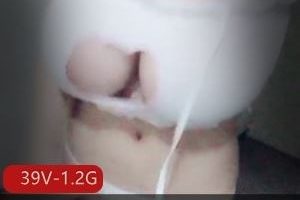 某社交平台二次元狂热少女私拍视频39部1.2G爆R双灯太顶